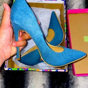 Beautiful sexy never worn heels 👠